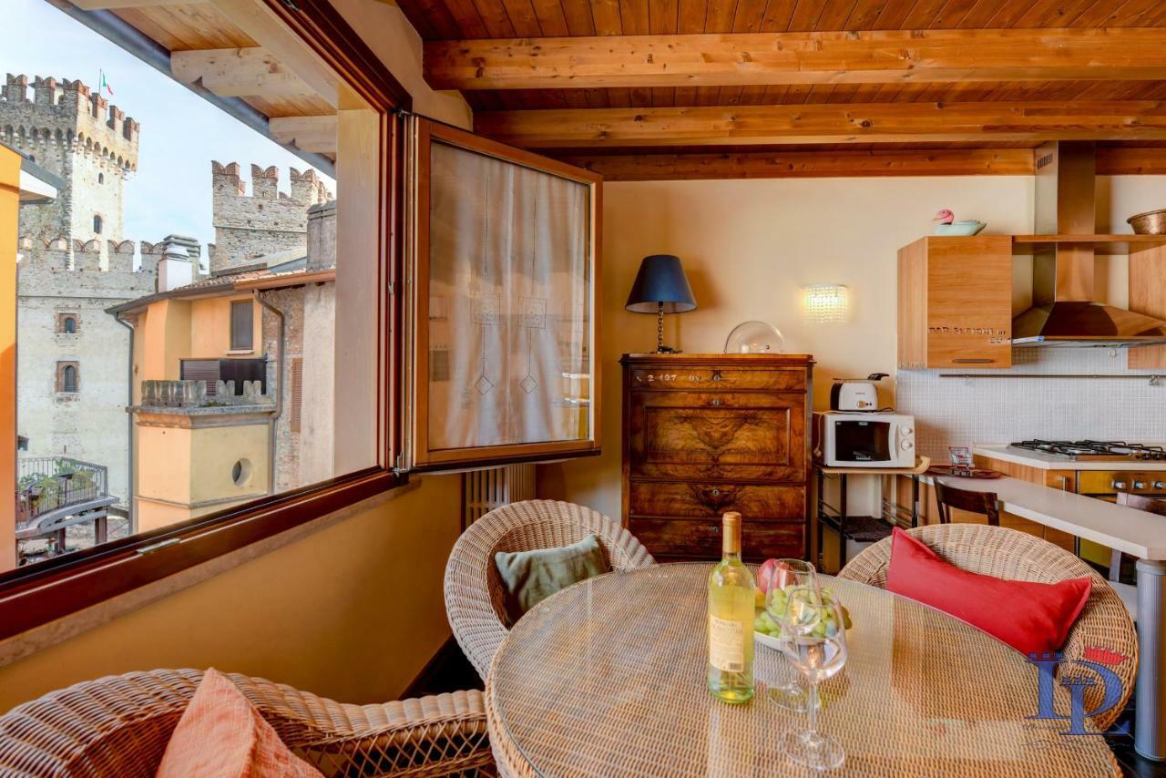 Desenzanoloft Official Partner Marriott Homes & Villas -Penthouse Never Say Never Sirmione Castle View Exterior photo